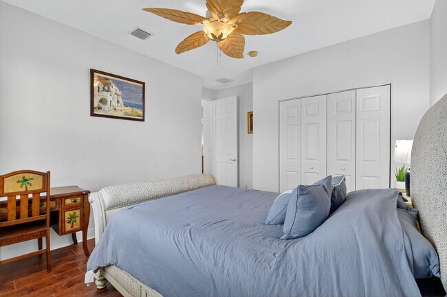 Building Photo - 9826 Vía Amati