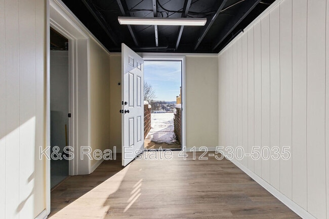 Building Photo - 1020 Grove St