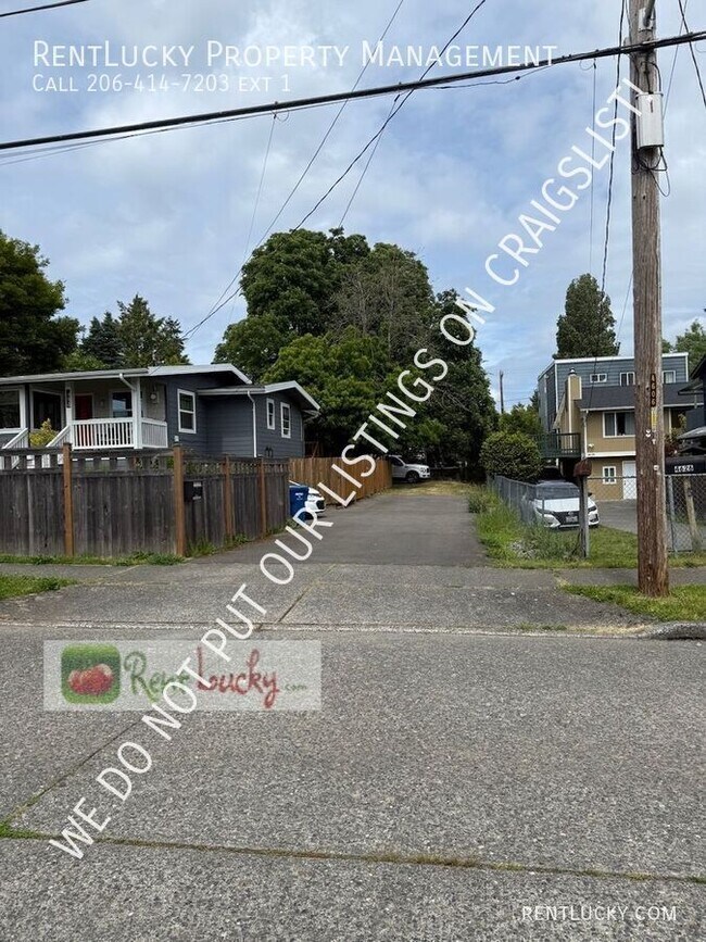 Building Photo - 4622 S Myrtle St