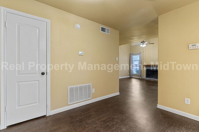 Building Photo - 5516 Boca Raton Blvd