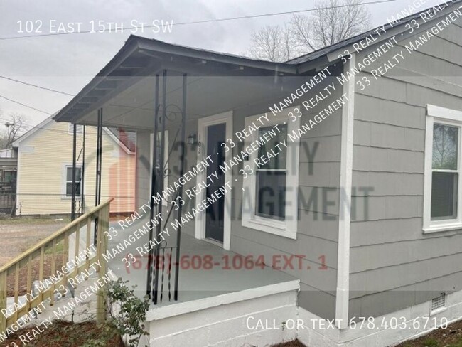 Building Photo - One-Level Single Family charming bungalow ...