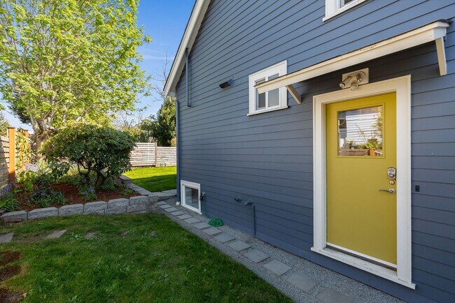 Building Photo - Remodeled Sunset Hill Home in Prime Ballar...