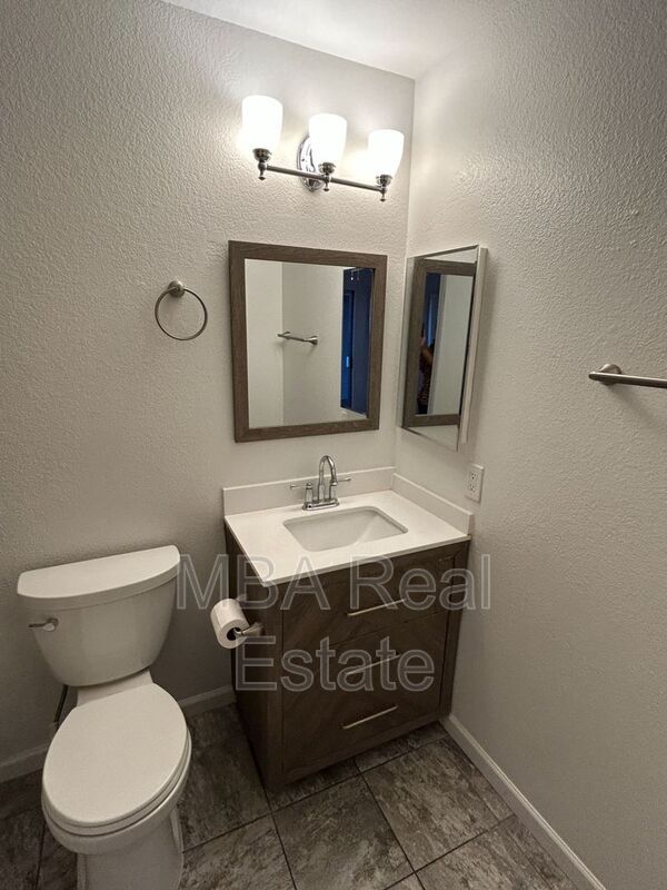 Building Photo - 20236 N 6th Dr
