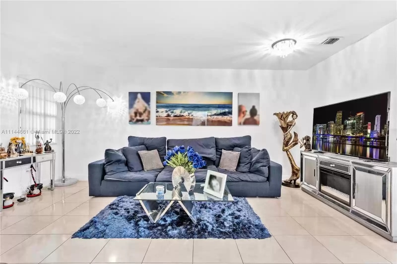 Building Photo - 3709 NE 4th St