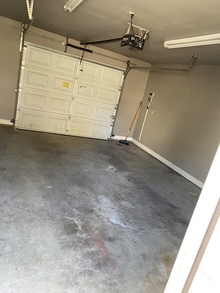 Single car garage - 606 South A Ave.