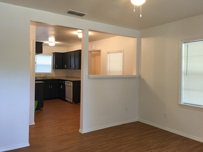 Building Photo - Two bedroom or one bedroom with office