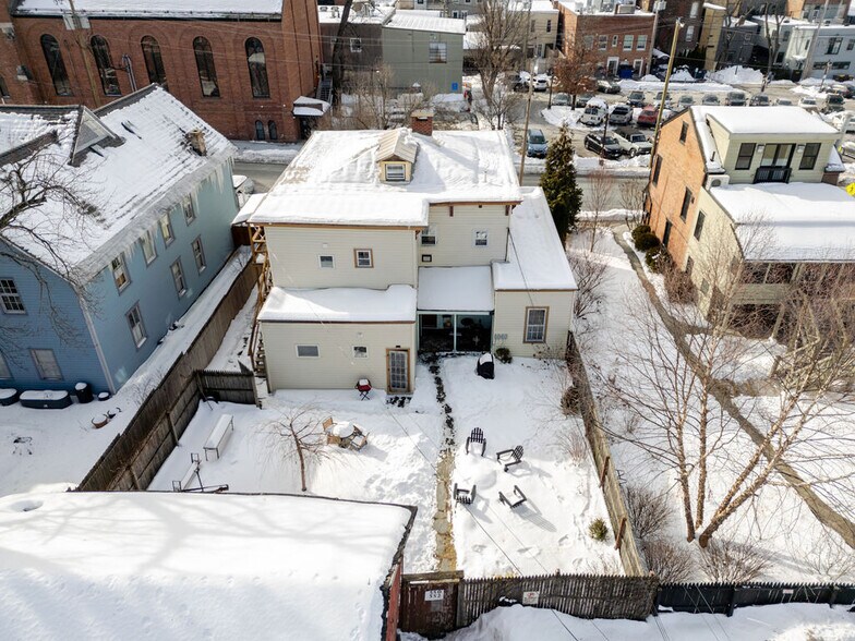 Building Photo - 552 Columbia St