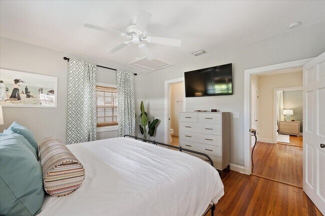 Building Photo - 221 Greymon Dr