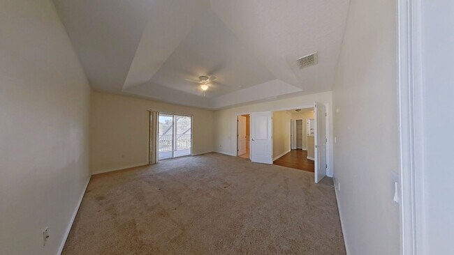 Building Photo - Lovely Large 5/4 Pool Home in West Haven