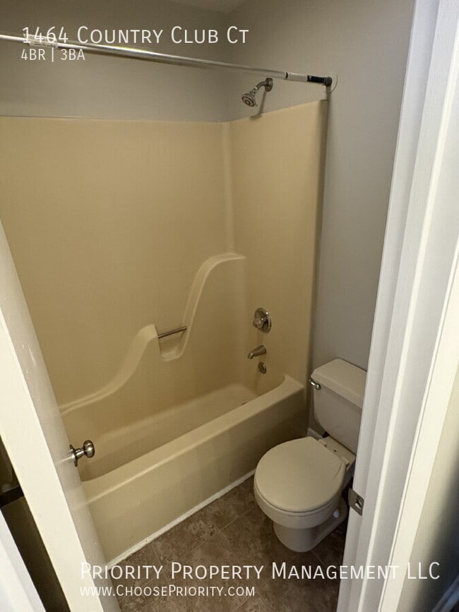 Building Photo - 1464 Country Club Ct