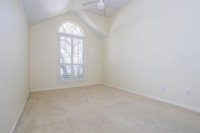 Building Photo - 3605 Bayton Dr