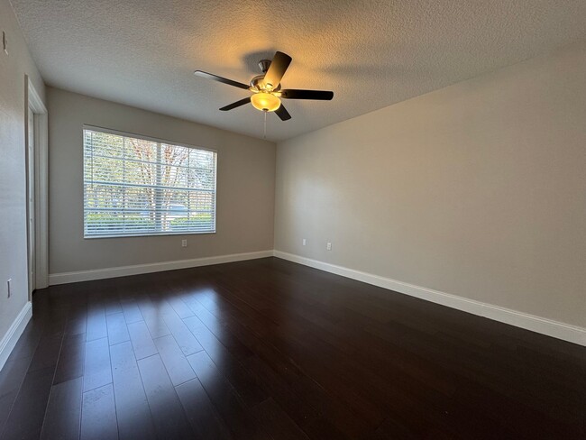 Building Photo - Oviedo 2/2 Condo with Tile & LVP Flooring,...