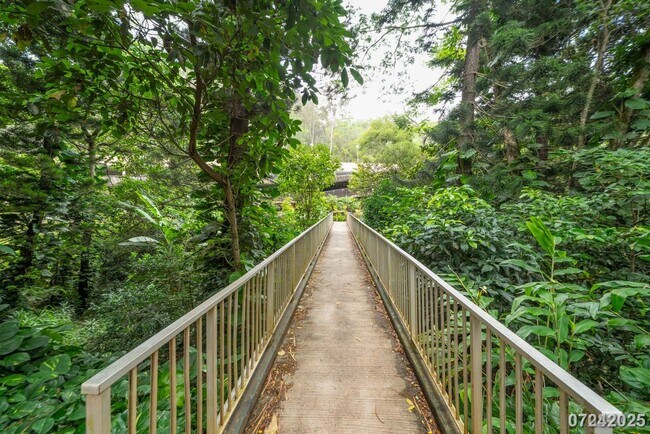 Building Photo - 2 Bed 1 Bath in Waikalani Woodlands