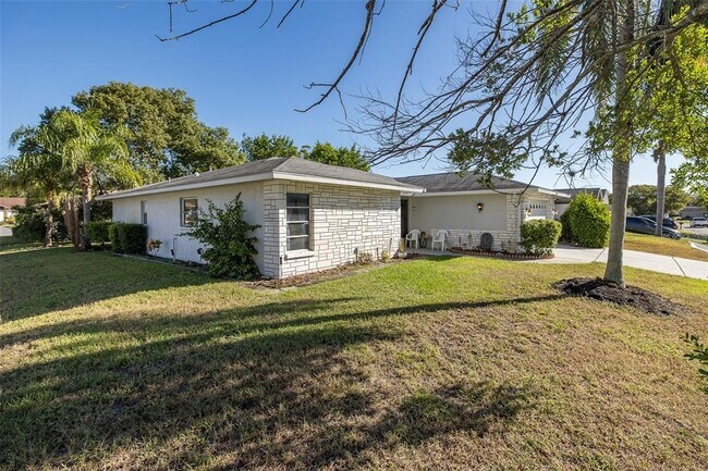 Building Photo - 8015 San Fernando Dr