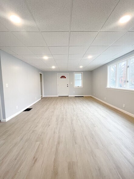 Building Photo - 120 Diatreta Ln