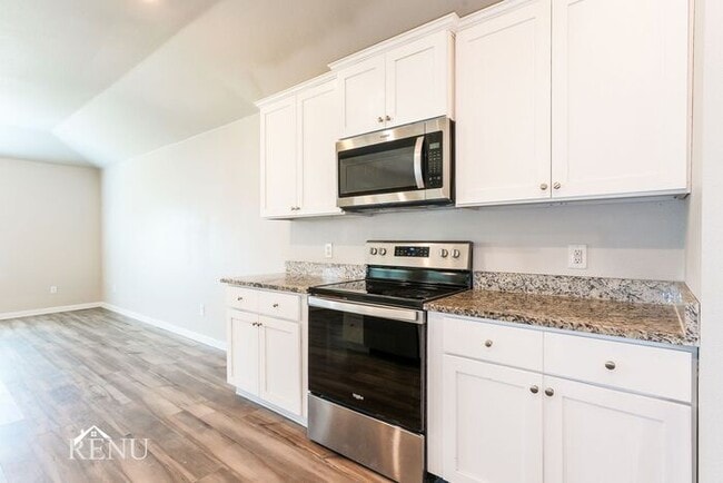 Building Photo - 2005 Hialeah Dr