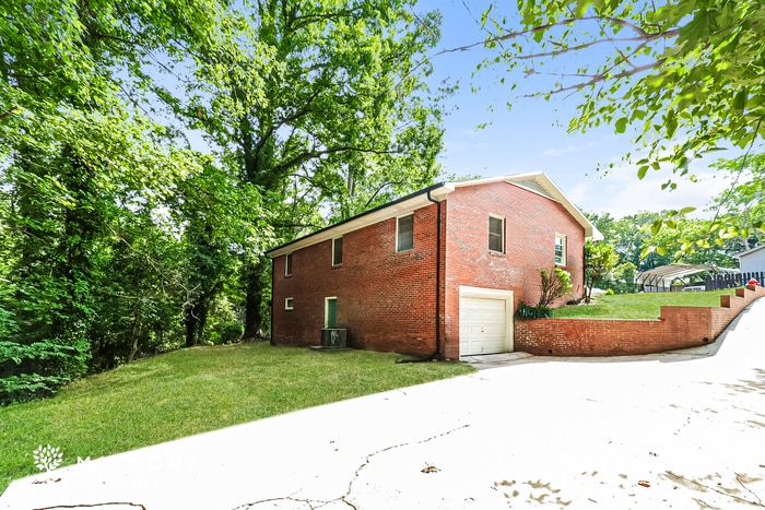 Building Photo - 1200 East Dr