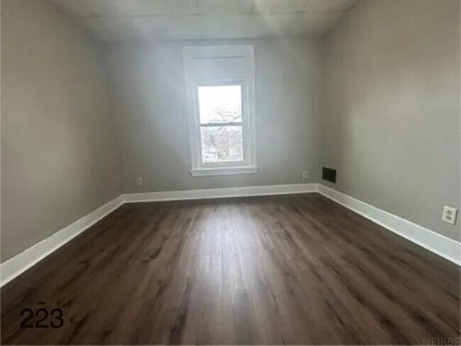 Building Photo - 227 Allen St