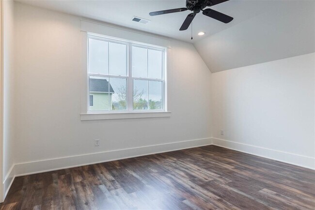 Building Photo - 414 Traditions Blvd