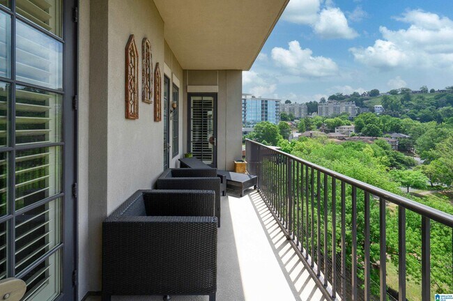 Building Photo - 2600 Highland Ave