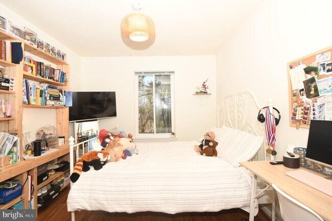 Building Photo - 7812 Briardale Terrace