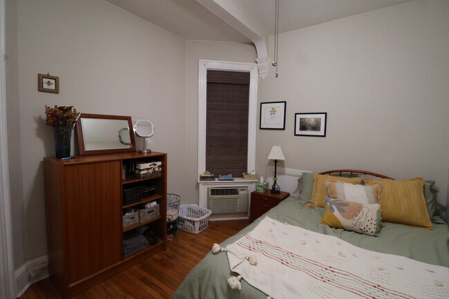 Building Photo - 280 S 23rd St