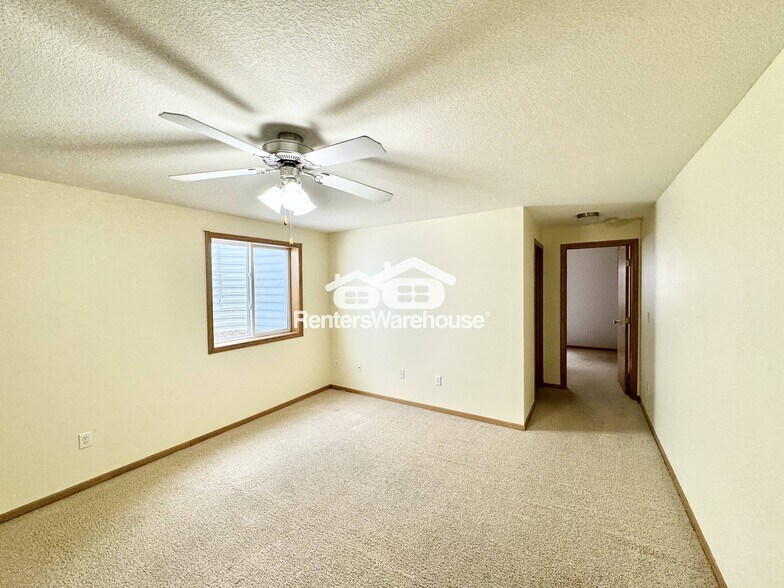 Building Photo - 2011 E 1st Ave