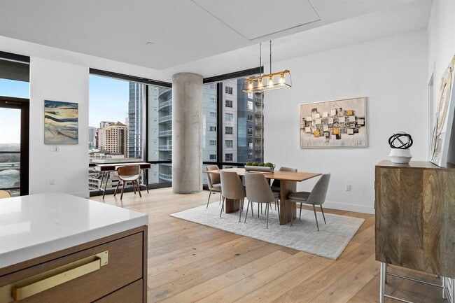 Building Photo - 70 Rainey St