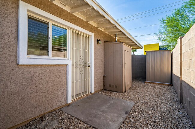 Building Photo - 818 W Osborn Rd