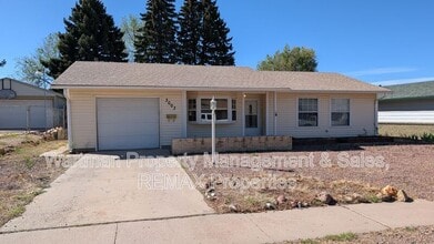 Building Photo - 3003 Gomer Ave