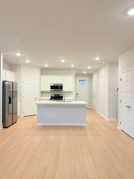 Building Photo - 130 Willow Rose Ln