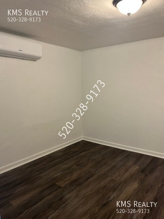 Building Photo - 2 Bed/1 Bath - OWNER/AGENT