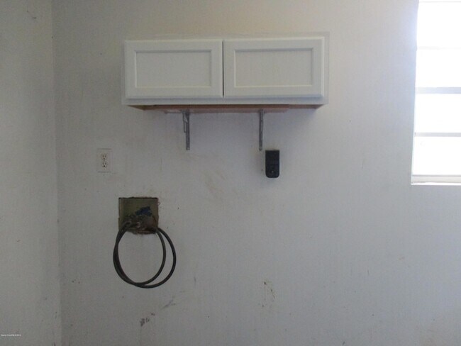 Building Photo - 213 Abello Rd SE