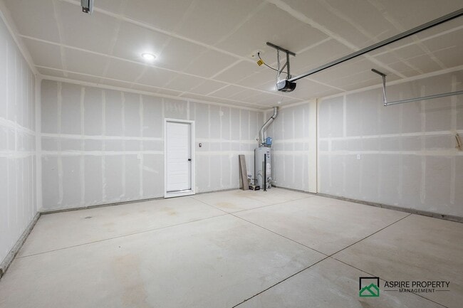 Building Photo - BRAND NEW 4 Bed 2.5 Bath Home