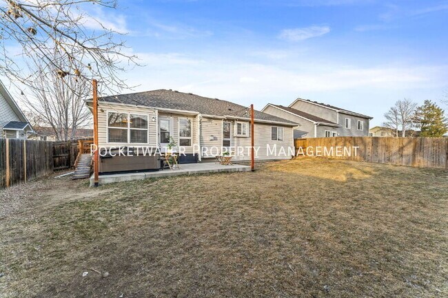 Building Photo - 628 Sumac St