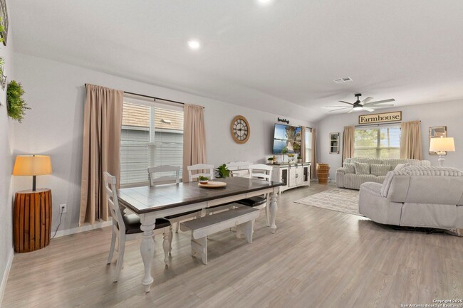 Building Photo - BEAUTIFUL 4-BEDROOM, SINGLE-STORY HOME IN ...