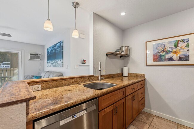 Building Photo - Beautifully Renovated Ground-Floor 2BR/1.5BA Condo in Kihei Villages – Furnished w/ 2 Parking Spaces