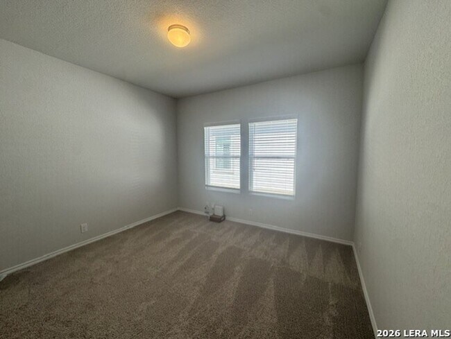 Building Photo - Newer Beautiful Home featuring 3-bedroom 2 Bath Plus office