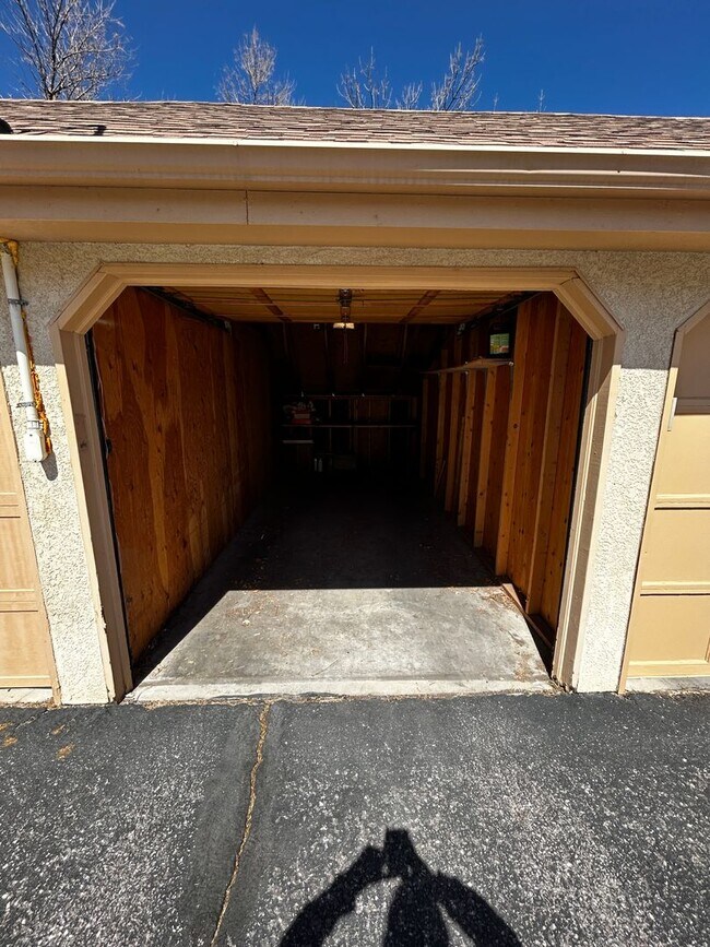 Building Photo - Quaint 1 Bedroom Condo in the Southwest part of Town with Garage