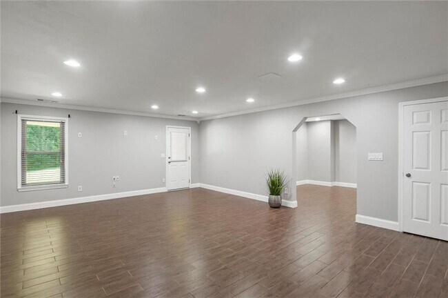 Building Photo - 2115 Julien Overlook