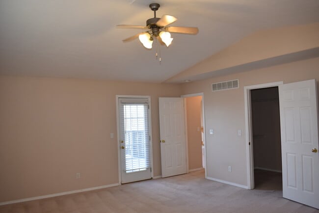 Building Photo - 4 bed / 3 bed Home with Gorgeous View!!!