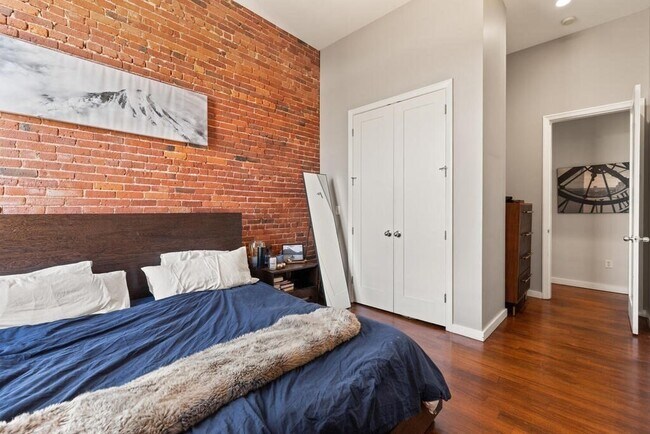 Building Photo - 125 B St