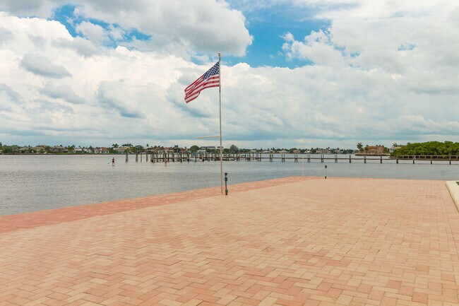 Building Photo - 1810 New Palm Way