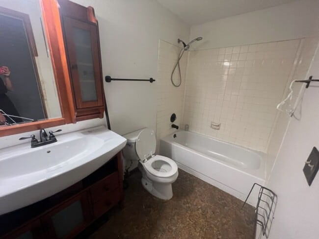 Building Photo - Wonderful single-family home for rent in d...