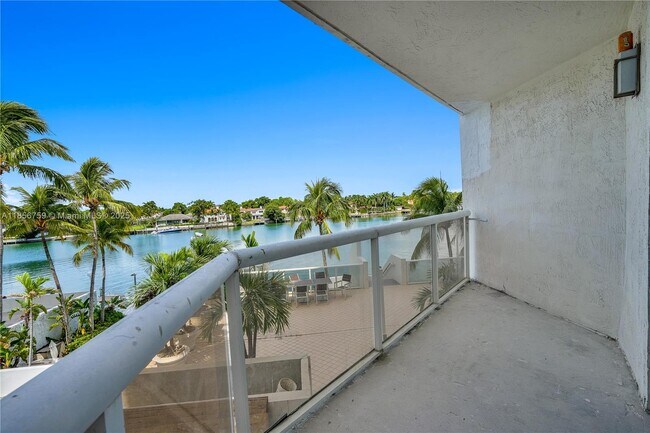 Building Photo - 5880 Collins Ave