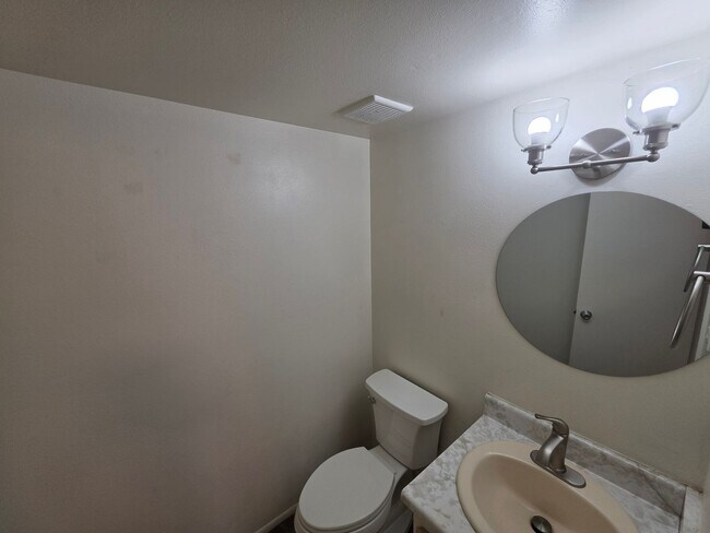 Building Photo - 3885 N Fanning Dr