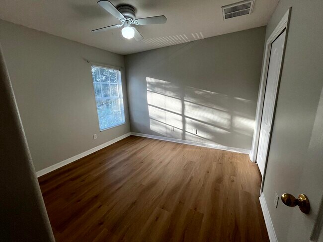 Building Photo - 7843 Foxgrove Dr