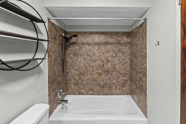 Building Photo - 113 E Apple St