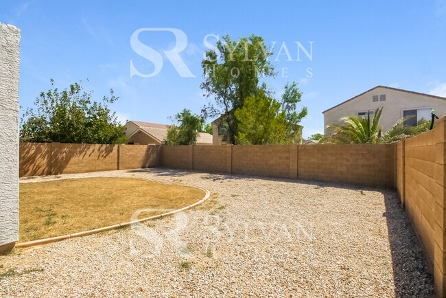 Building Photo - This lovely home is waiting for you!