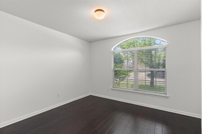 Building Photo - 1049 Regency Ln